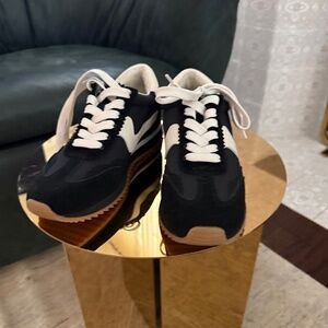 Dolce Vita Size 7 black tennis shoes